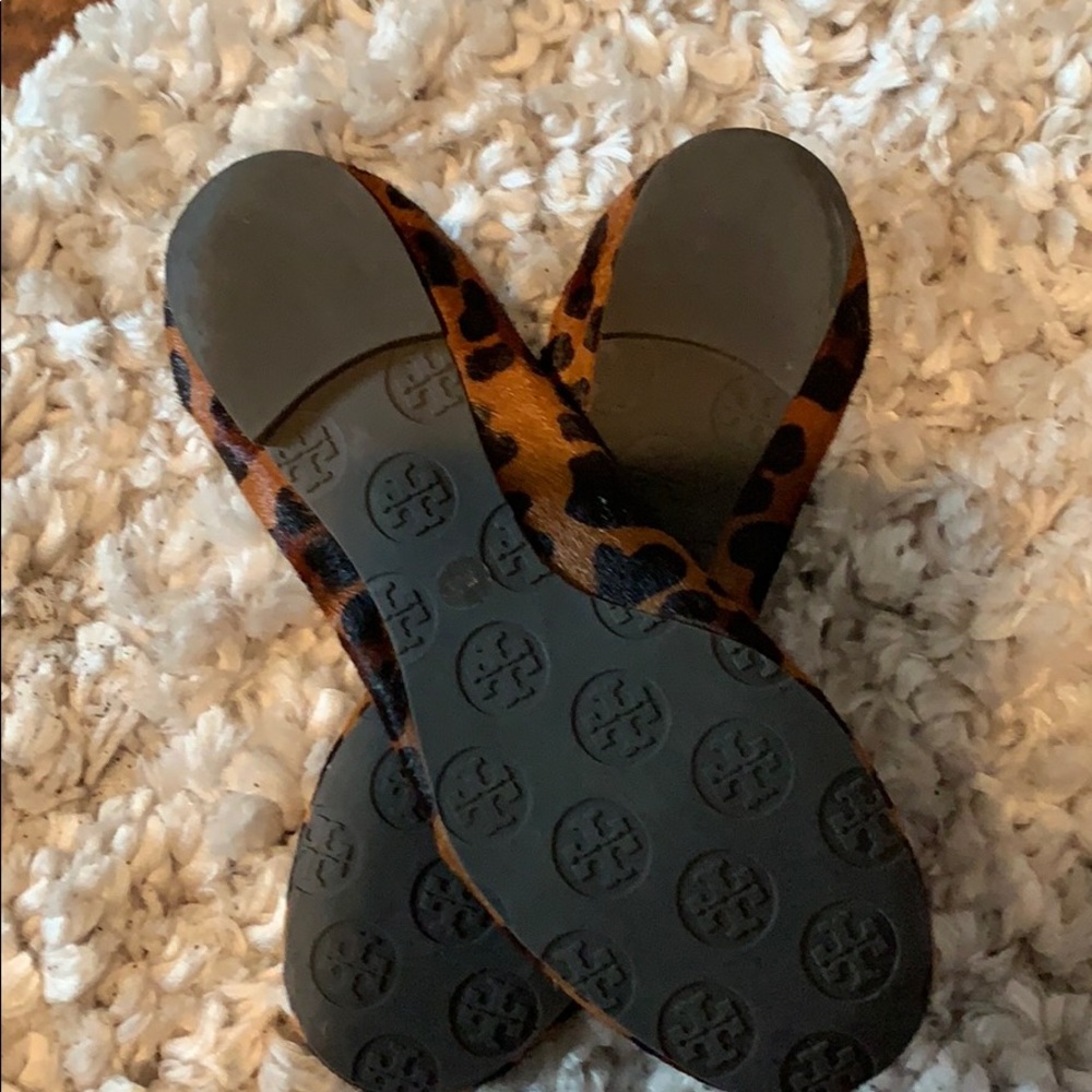 Tory Burch Reva Leopard Haircalf - Picture 7 of 8
